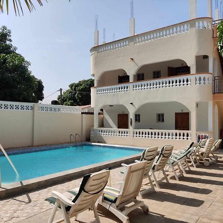 Dabo House Hotel Brufut Exterior photo