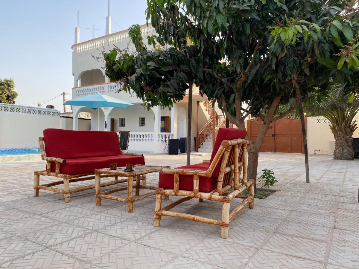 Dabo House Hotel Brufut Exterior photo