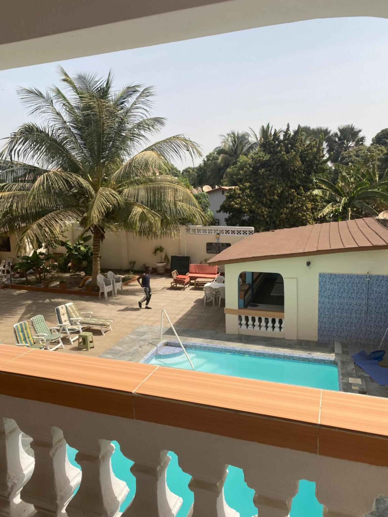 Dabo House Hotel Brufut Exterior photo